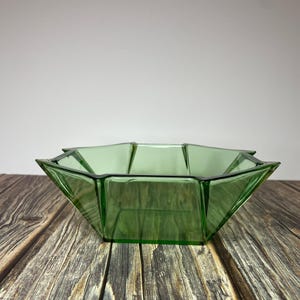 Cuenco de cristal de uranio hexagonal estilo art déco vintage