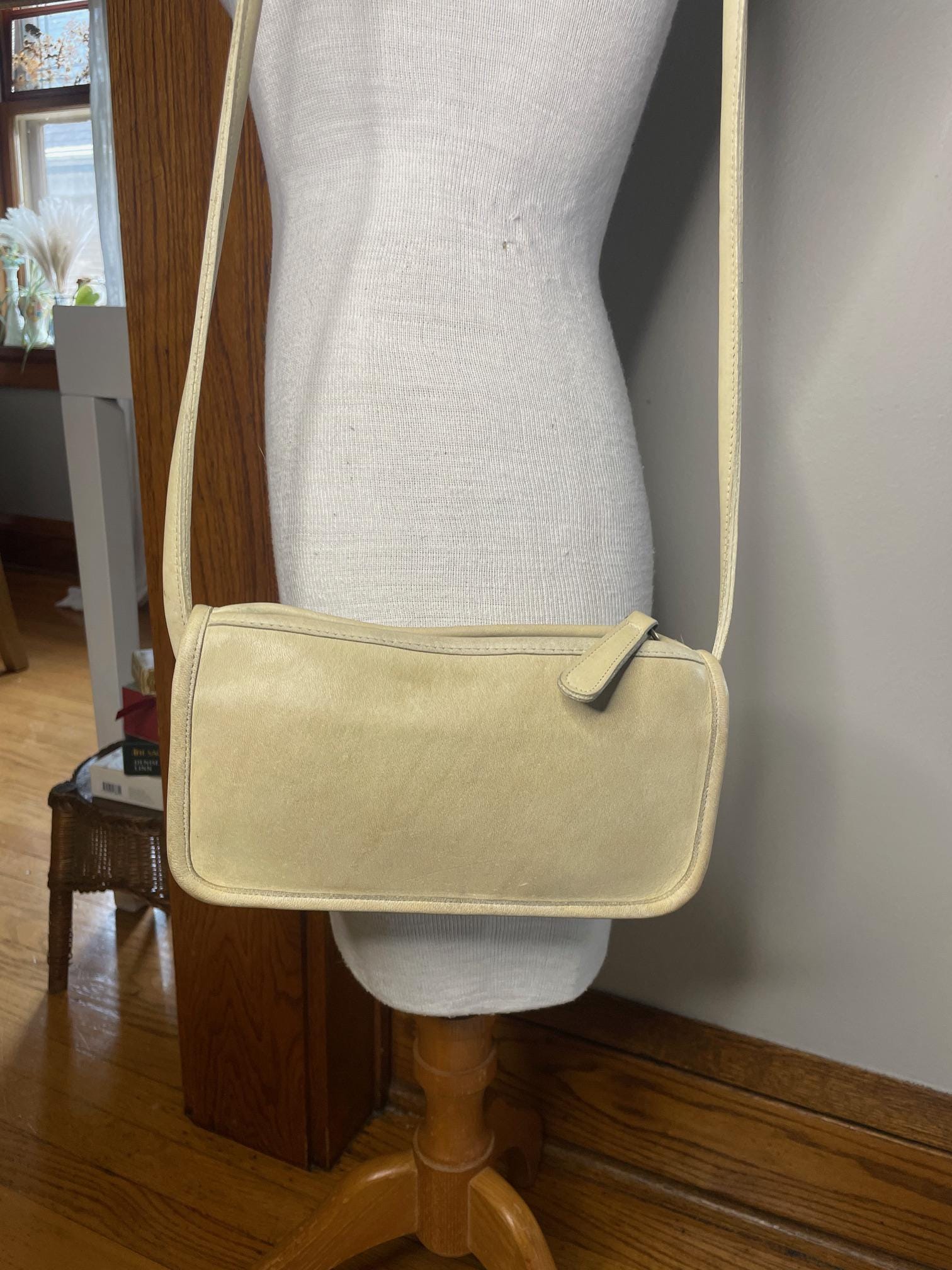 バッグ Coach vintage bag Vintage Coach British Tan 9974 Swingpack Crossbody Purse