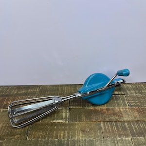 Vintage Maynard Hand Mixer in Blue with Stainless Whisks