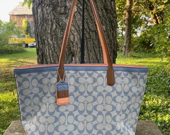 Vintage Coach Legacy Weekend Signature Zip Top Tote Bag in Light