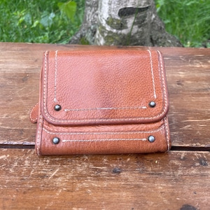Cartera vintage de cuero marrón con tachuelas Banana Republic