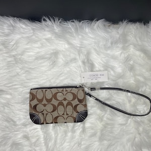 Bolso de mano Coach Brown Signature con ribete de cuero y etiqueta con el precio original de Coach