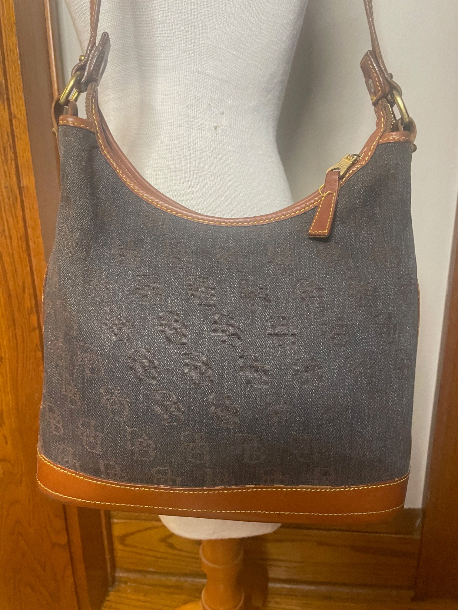 希少 ドゥーニーアンドバーク レザー メッセンジャーバッグ ヴィンテージ Dooney bourke bag - Etsy 日本