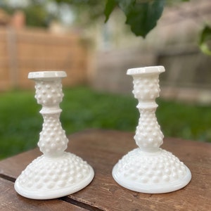 フェントン　ミルクガラス　シルバークレストキャンドルホルダー Fenton candle sticks - Etsy 日本