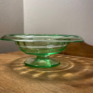 Vintage GLOWY Uranium Glass Turned Edge Pedestal Bowl