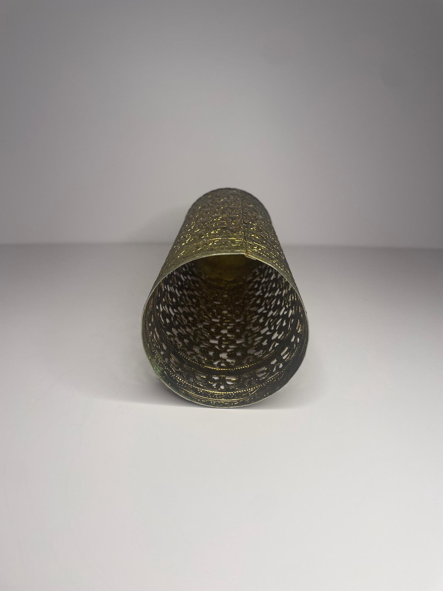 Vintage Intricate Yellow Metal Hairspray Cover Rust-Oleum Universal Gloss Vintage Gold Metallic Spray Paint  main image 3