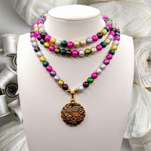Rainbow Multicoloured Thread Cutter Pendant Beaded Necklace: Snips, Sewing Quilting Crochet, Glass Miracle Beads