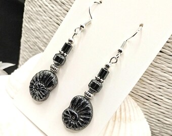 Pendientes largos colgantes de cristal checo negro y gris: hematita, plata, estilo boho, amonita, fósil, hipoalergénicos.
