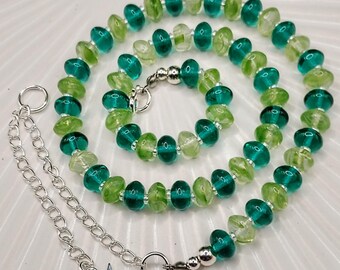 Collar de cuentas de vidrio verde lima: cuentas de ábaco checo de caramelo, esmeralda verde azulado, delicado y apilable.