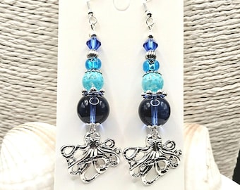 Pendientes de pulpo con cuentas en color verde azulado y azul marino: Joyería estilo boho con tentáculos de kraken, ganchos bañados en plata de ley.