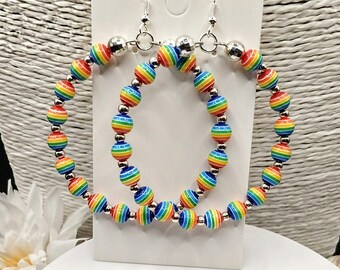 Pendientes de aro grandes con cuentas arcoíris: plata hipoalergénica, joyería del orgullo, a rayas, LGBTQ