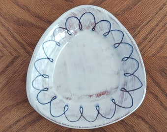 Loopy Triangle Snack Plate