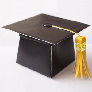 Caja de regalo con birrete de graduación grande, versión 2025, plantilla imprimible en color, PDF digital (colores escolares personalizados disponibles)