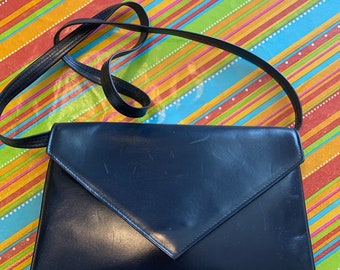 Bellissima borsetta da sera vintage nera con interno in raso blu