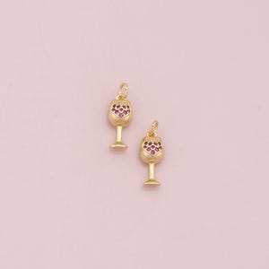 Ciondolo in calice da vino riempito in oro 18 carati, collana con ciondolo a forma di cuore in calice da vino con micro pavé di zirconi cubici per la creazione di gioielli fai da te