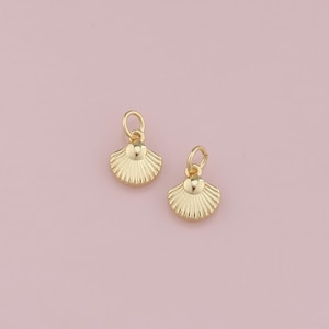 18K Gold Filled Conch Shell Pendant,Dainty Conch Shell Charm Bracelet Necklace for DIY Jewelry Making Supply