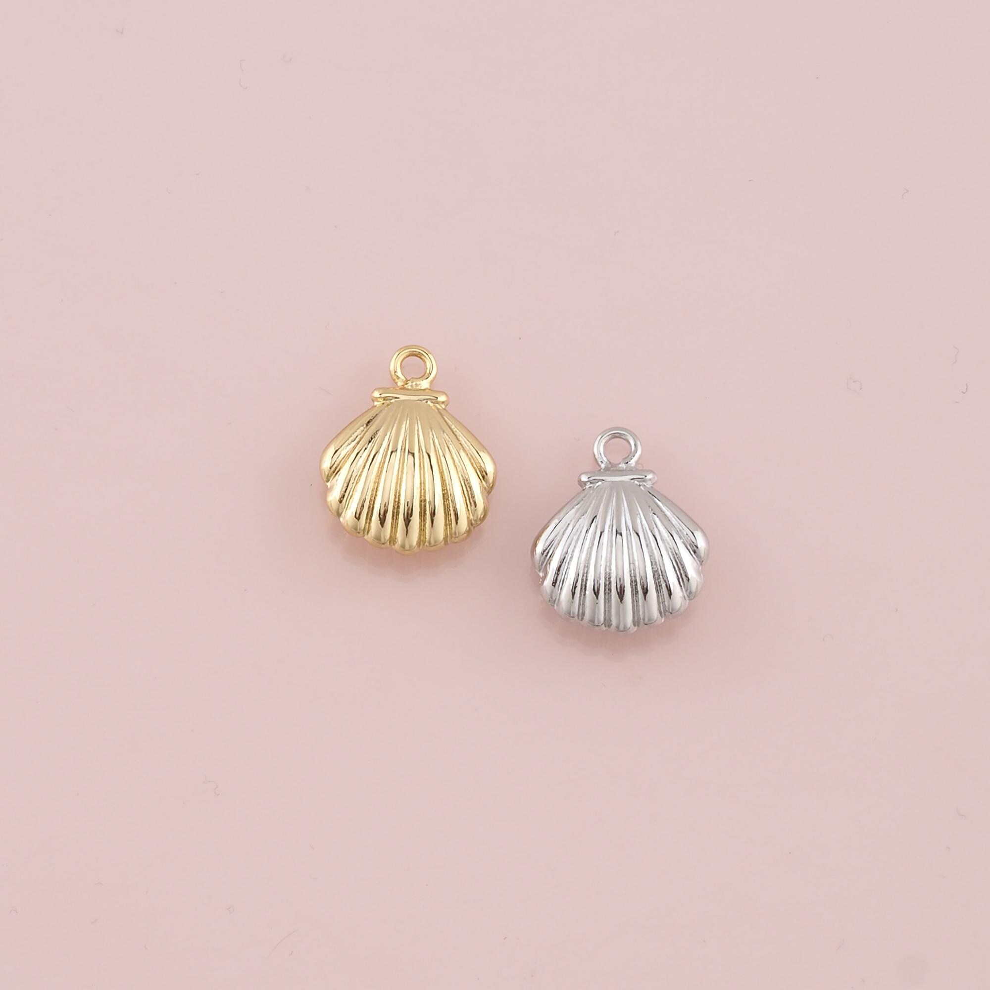 Gold Plated Scallop Shell With Pearl Charms – 15mm – C7327 – Choose 5, 10, Or 20 Pieces
