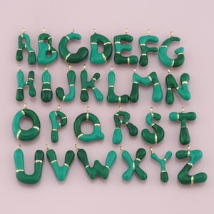 Colgante de letra relleno de oro de 18 quilates, collar de pulsera con dije inicial de esmalte verde para suministro de joyería DIY