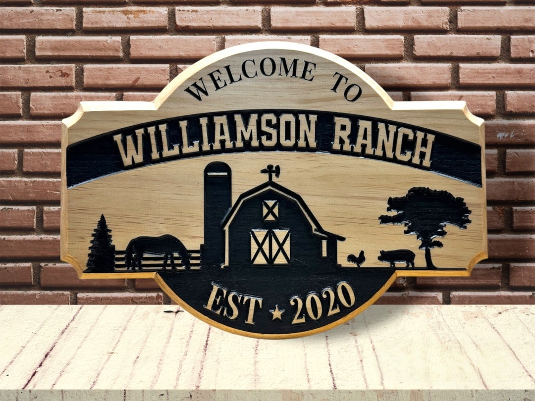 Personalized Patriotic Round Wooden Sign – Custom Family Name Welcome Sign with up to 2 Dogs, American Flag Front Door Decor for 4th of July main image 0