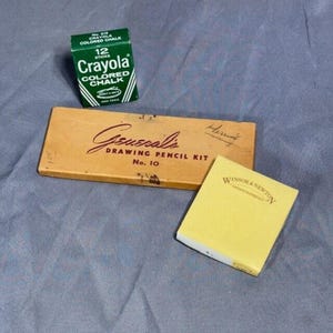 Vintage Künstler Zubehör Kreide Crayola Kohle Bleistifte Künstler Zeichnung Skizzieren