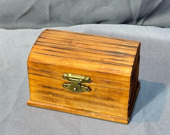 Vintage 4” Wood Latch Lock Box Trunk Treasure Chest Trinkets Jewelry Decorative