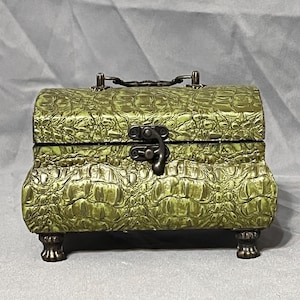 Vintage Croc Embossed Green Lockbox Chest Trinket Jewelry Box w/Latch & Handle