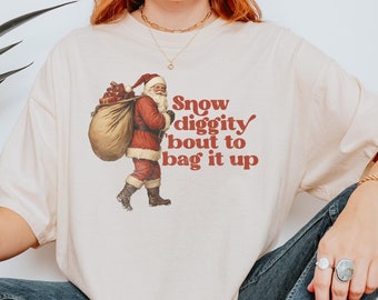 Camiseta Snow Diggity 'Bout to Bag It Up', cores confortáveis, R&B retrô dos anos 90, camiseta retrô de Natal com Papai Noel, camiseta engraçada e nostálgica de Natal
