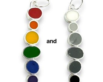 Colgante de resina arcoíris / Colores del orgullo y escala de grises / Collar reversible de plata