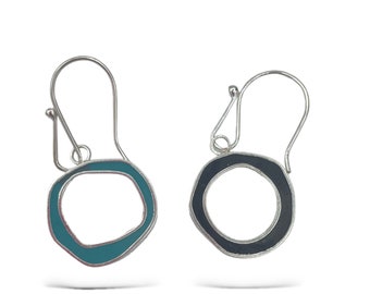 Aros de resina orgánica • Pendientes reversibles de plata • Círculos desiguales en turquesa negra