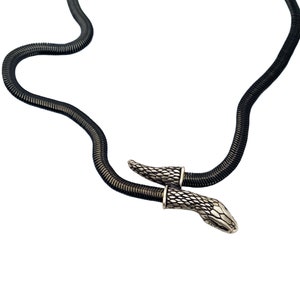 Snake Chain Necklace      black silver serpent