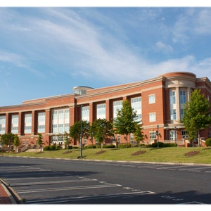 Edifício UNC Charlotte EPIC - Fotografia da Carolina do Norte, impressão de belas artes de decoração de casa universitária ou cartões de nota