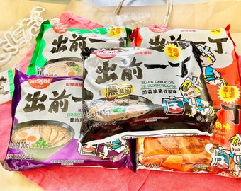 2024 Graduation Instant Noodles Gift Bag for Graduate Asian Noodles Snack Box Great Present for Foodie or Snack Lover Chinese Japanese snack