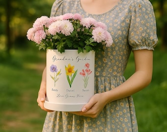 Personalized Grandma&#39;s Garden Flower Pot, Birth Month Flower Gift for Grandma, Mom, or Daughter - Perfect for Mother&#39;s Day or Birthday, Gift