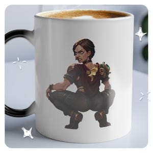 Sevika Arcane Mug (Magic Mug) Frech - Wärmeempfindliche Farbmorphung - Schwarze Tasse zeigt Design mit Heißgetränk Frech