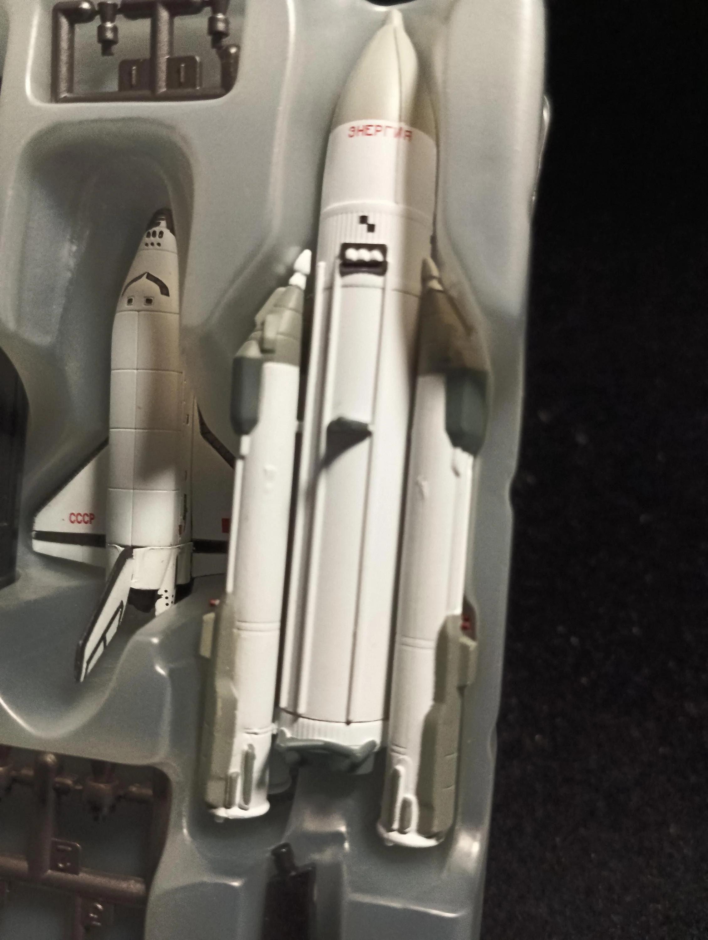 1/700 Buran & Energia (soviet Space Shuttle) Takara Wings of the