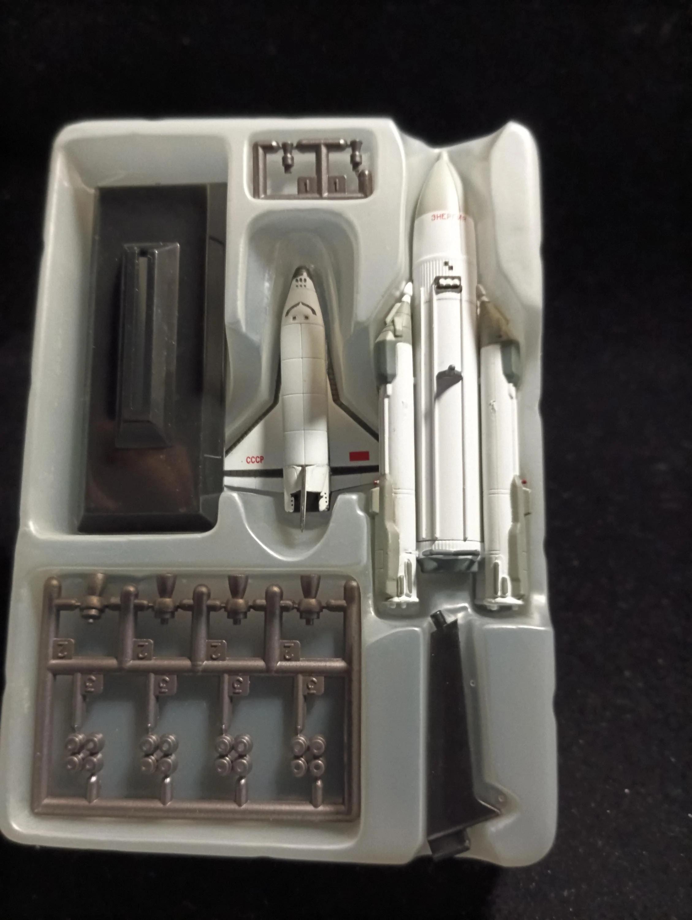 1/700 ブラン＆エネルギア（ソ連のスペースシャトル）タカラ 世界の翼