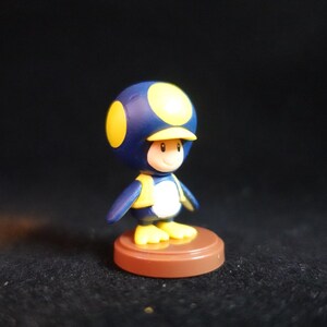 New Super Mario Bros Wii 3 Figure Penguin Toad Yellow - Etsy