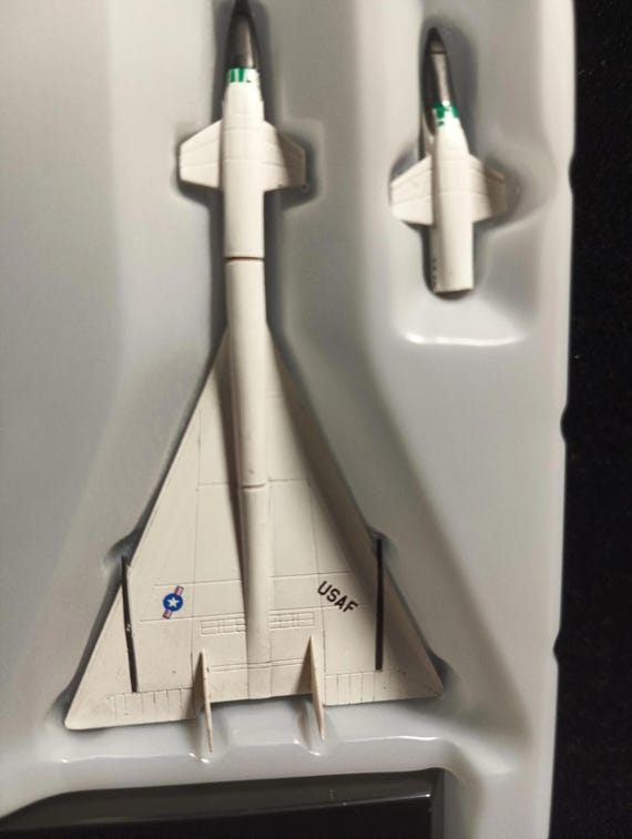 1/700 XB-70 バルキリー2号機 シークレットアイテム「タカラ 世界の翼