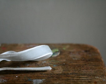 LIGHT GREY VELVET ribbon