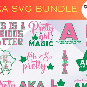 Puede incluir: Un conjunto de 10 diseños SVG rosa y verde con las letras AKA, la frase "Pretty Girl Magic" y otros textos relacionados con la hermandad. Diseño 18.