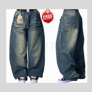 Retro Baggy Jeans,Y2K Denim Pants,Hip Hop Outfit,Wide Street Pants,Harajuku Denim,Gothic Baggy Fit,Cool Retro Look,Unisex Streetwear,Trendy Blue Jeans,Loose Denim Fit,Urban Baggy Jeans,Casual Y2K Style,Embroidered Pants