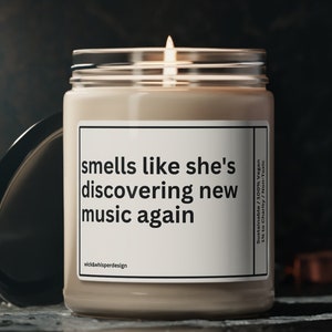 Personalized Candle Gift - Smells Like She&#39;s Discovering New Music Again - Ideal for Music Lovers & Unique Gifts