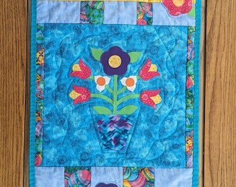 Quilted Applique Wall Hanging, Spring Flower Décor