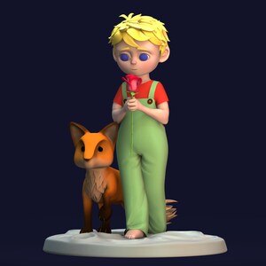 Peut inclure: Une petite figurine de style cartoon du Petit Prince tenant une rose rouge, debout à côté d'un petit renard orange. La figurine est sur une base blanche.