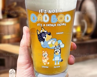 Personnalisé Bluey Its Not A Dad Bob Its a Father Figure Verre à bière, cadeau fête des pères, papa talonneur, cadeau pour père verre à bière, cadeau pour papa