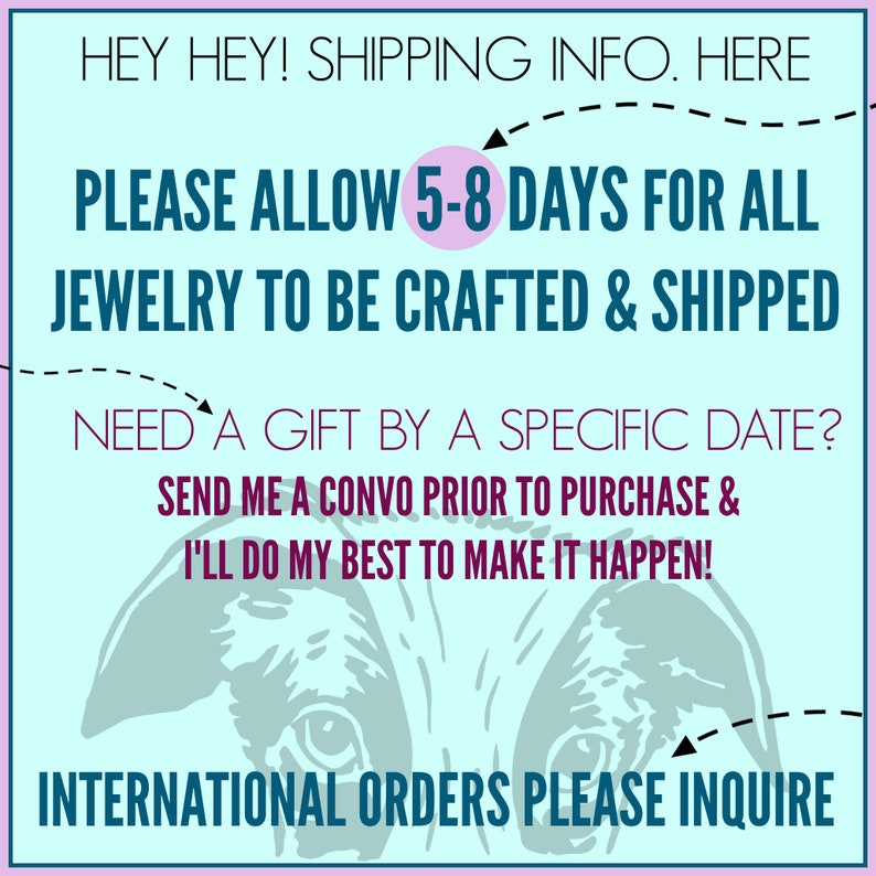 Może przedstawiać: Jasnoniebieska grafika z tekstem, kt&oacute;ry brzmi "HEY HEY! SHIPPING INFO. HERE" i "PLEASE ALLOW 5-8 DAYS FOR ALL JEWELRY TO BE CRAFTED & SHIPPED". Grafika zawiera r&oacute;wnież napis "NEED A GIFT BY A SPECIFIC DATE? SEND ME A CONVO PRIOR TO PURCHASE & I'LL DO MY BEST TO MAKE IT HAPPEN!"