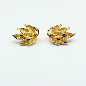 Vintage Crown Trifari earrings, Gold-tone, leaf cluster design