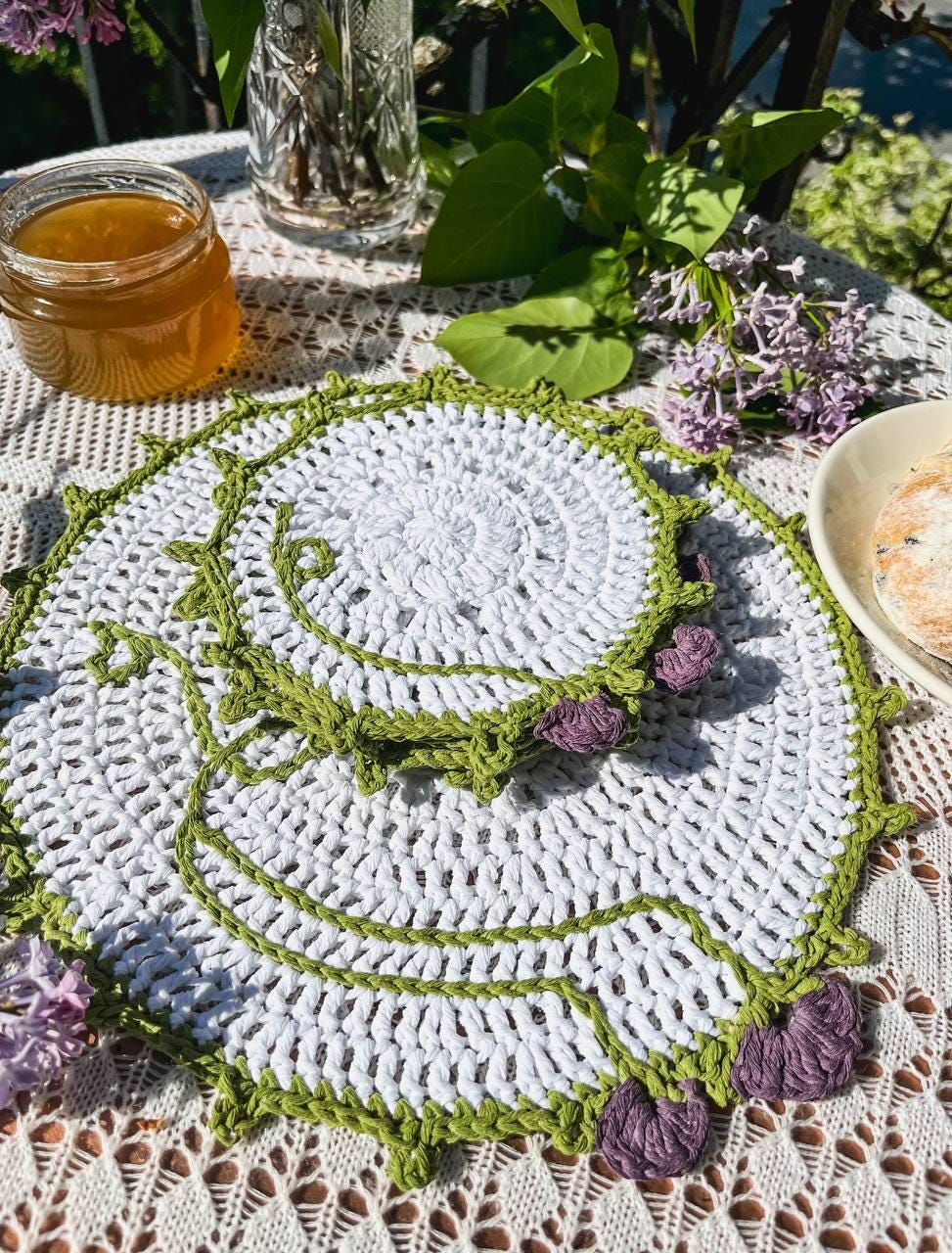 かぎ針編みの花のコースターセット。新築祝いのギフト、表面保護