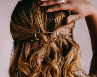 Horquilla de media luna, horquilla minimalista de latón, accesorio sencillo para el cabello, pieza fina para el cabello, horquilla de latón, horquilla de luna -- Horquilla de latón Horizonte