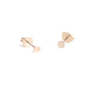 Tiny Dot Posts, Tiny Gold Earrings, délicates Studs Gold, Mini Dot Earrings, Little 14k Gold Posts, Tiniest Posts Confetti Posts image 3